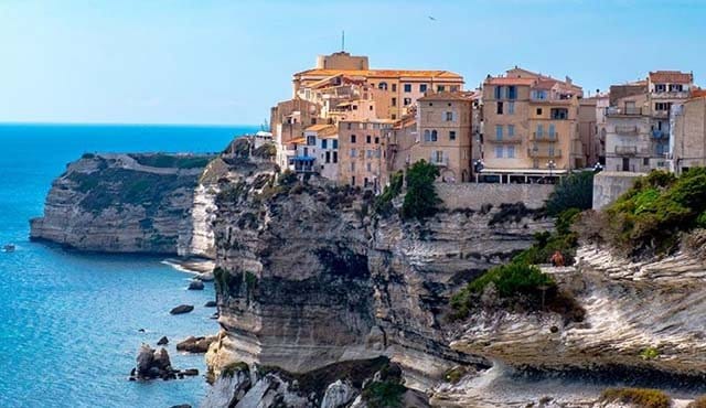 What to do in Bonifacio